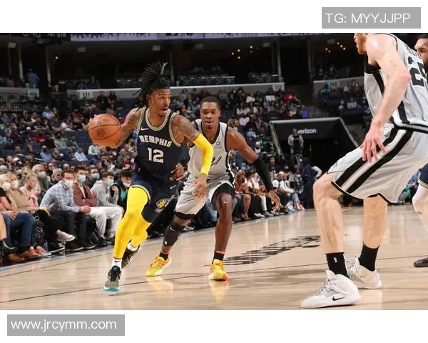 快船主场战胜灰熊，佩洛维奇状态火热助球队再创佳绩