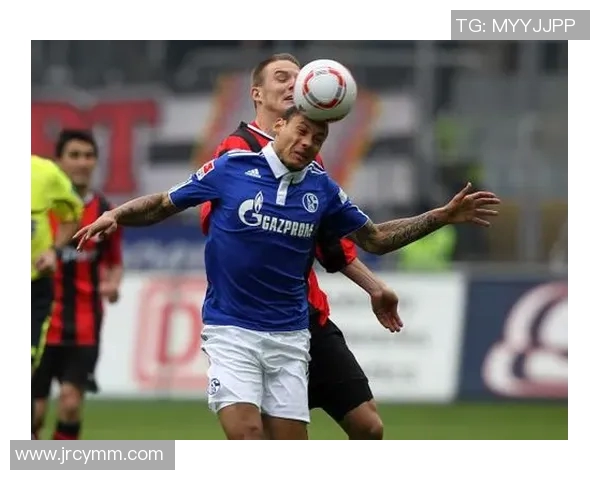 沙尔克04客场破门德甲战平法兰克福：一场战术博弈的经典对决